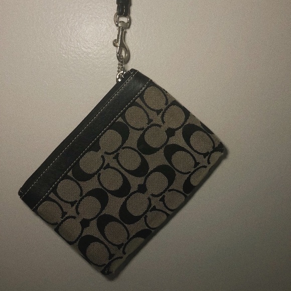 Coach Pouch - Picture 3 of 4